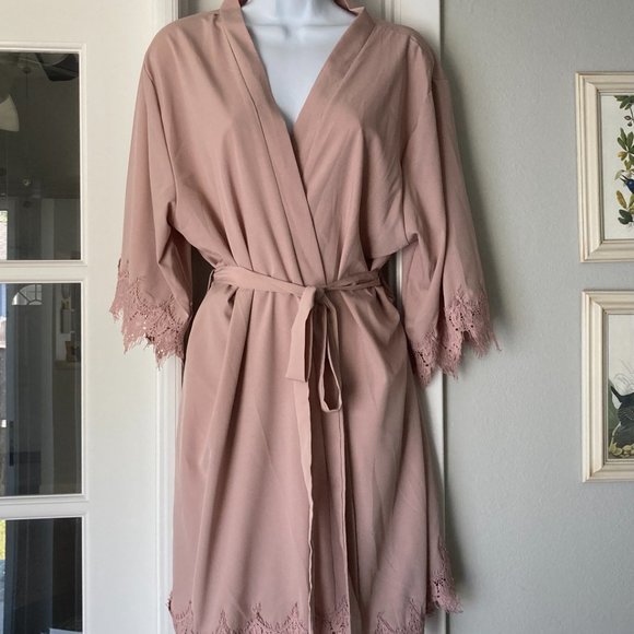 Elegant Pretty Rose Colored Lace Trim Robe - Picture 1 of 10